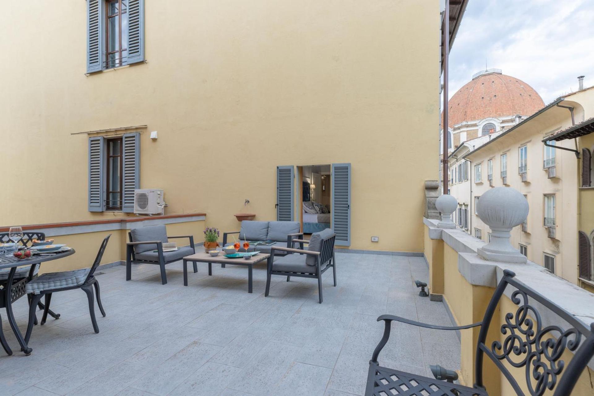 Apartment Design With Large Terrace