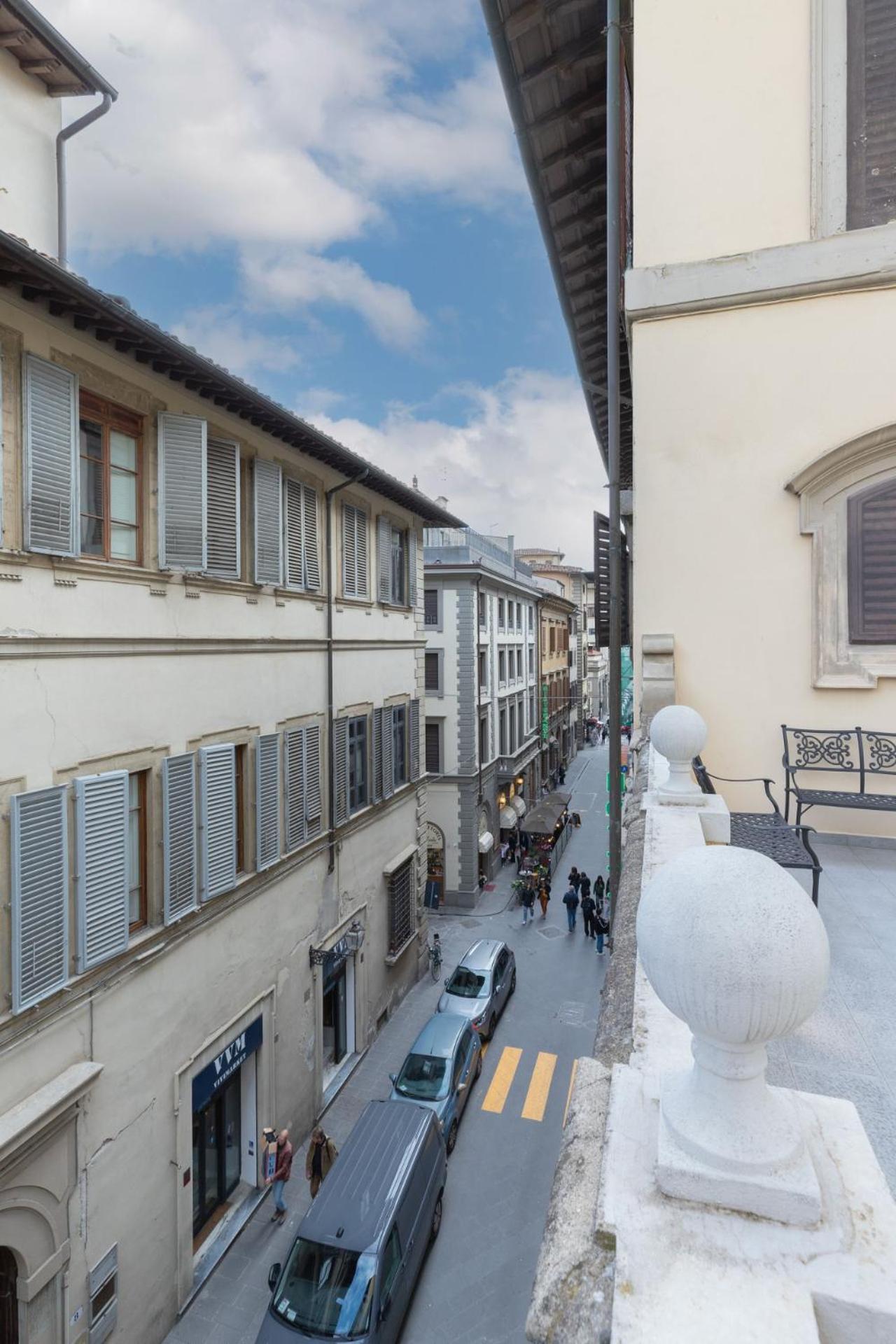 Apartment Design With Large Terrace