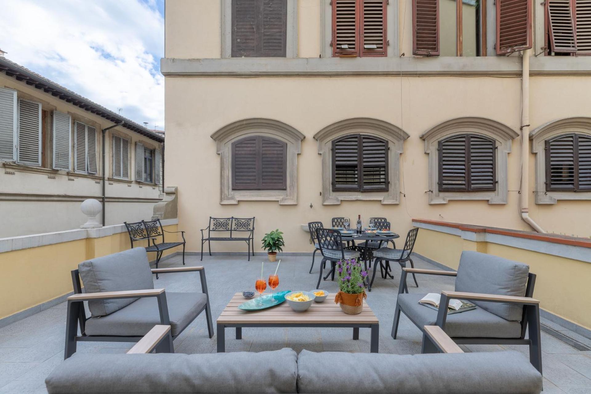 Design With Large Terrace Apartment