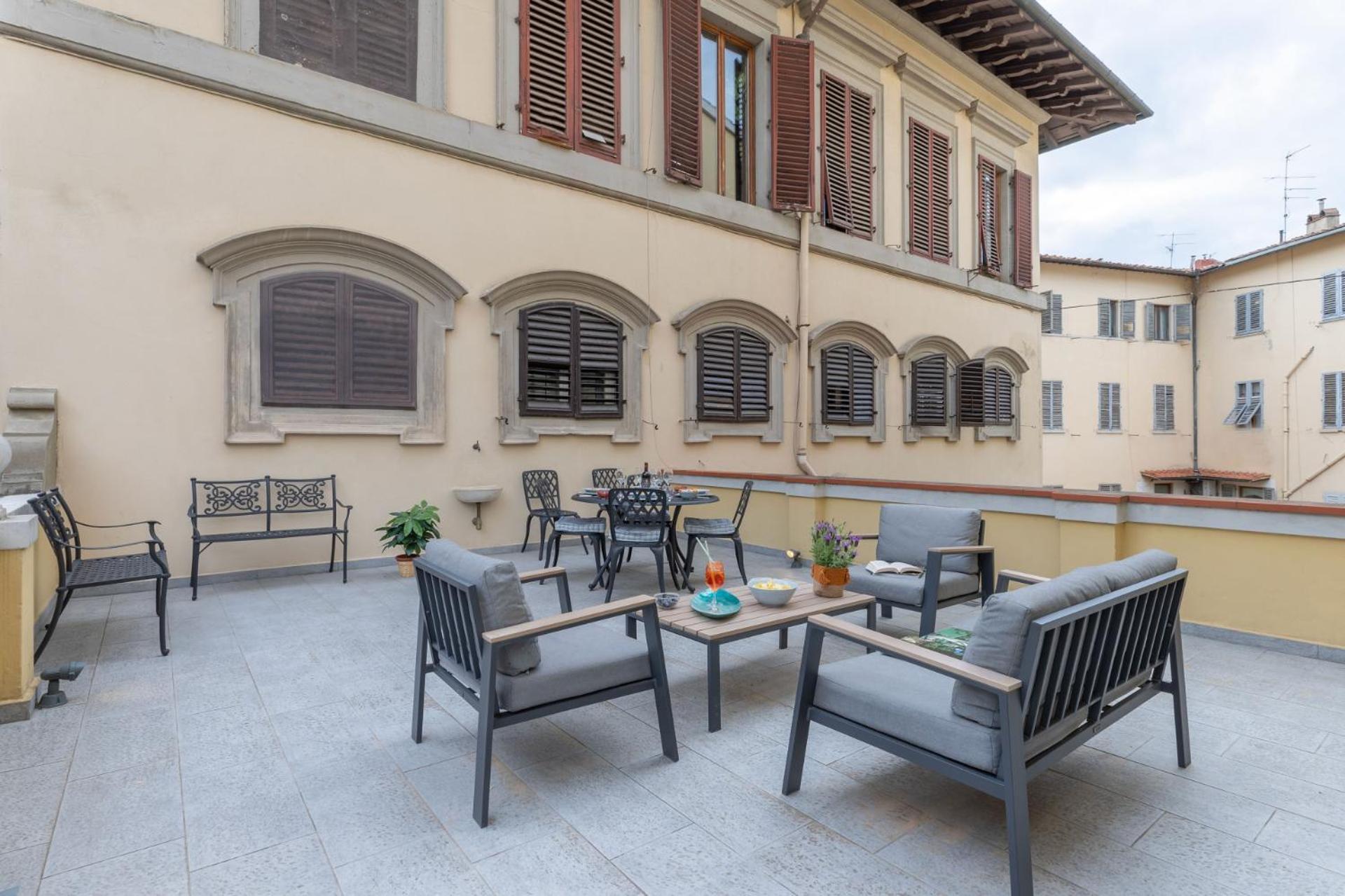 Design With Large Terrace Apartment